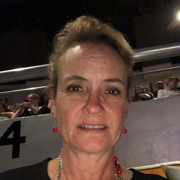 Meet your Posher, Mae - Picture 1 of 1